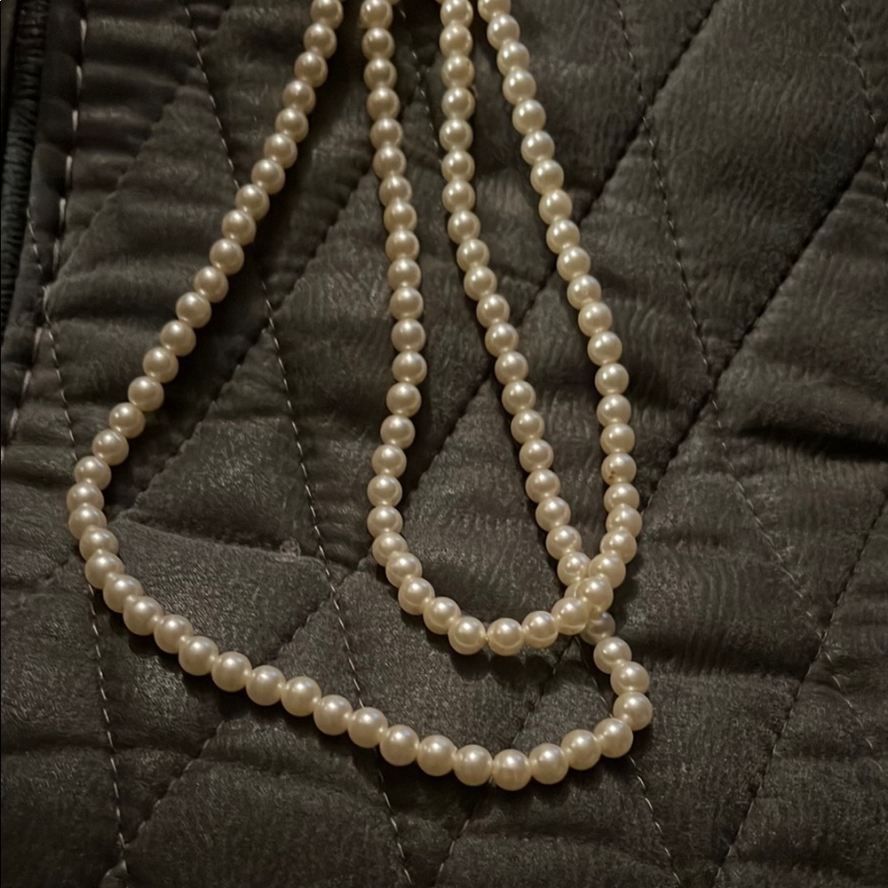 Elegant Cream Pearl Necklace (Faux)